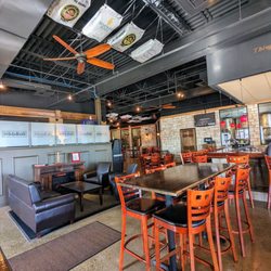 Hopvine Brewing Company - Interior dining