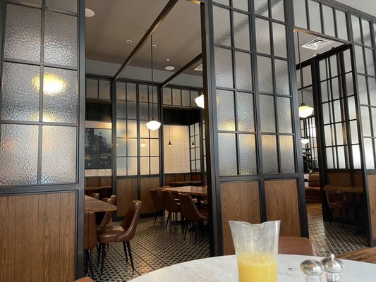 Rowdy Tiger Whiskey Bar & Kitchen by null