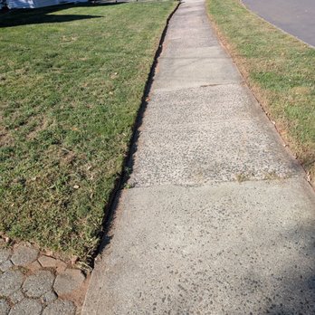Derrex Landscaping - Well trimmed lawns - Landscaping Near Me
