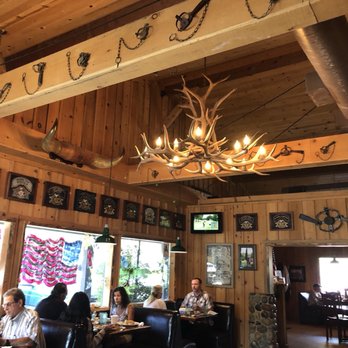 Rainbow Oaks Restaurant - Cool atmosphere. Country rustic - American Near Me - Fallbrook, California