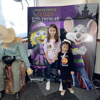 Chuck E. Cheese - Pizza Near Me - Staten Island, New York