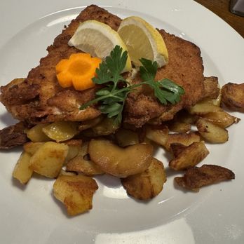 Zum Bitburger - Delicious cordon bleu with tasty fried potatoes - German Near Me - Frankfurt, HE Zum Bitburger - Delicious cordon bleu with tasty fried potatoes - German Near Me - Frankfurt, HE