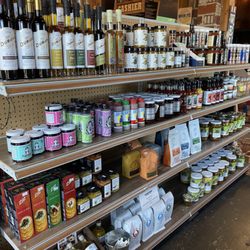 Bellevue Country Store - Local food and goodies