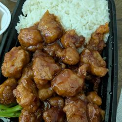 Hong Kong - General Tsos Combo with white rice