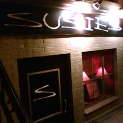 Susie's - Front door at night