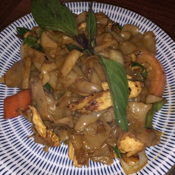 Pintoh Thai - Pad Kee Mao with Beef Dinner - Thai Near Me - Oakland, California Pintoh Thai - Pad Kee Mao with Beef Dinner - Thai Near Me - Oakland, California