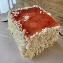 Lézard - Strawberry Square Cake