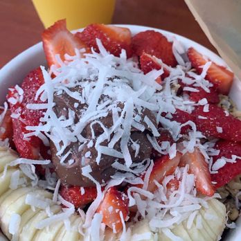 Flake - Açaí Bowl with Strawberries, Nutella, and Coconut added to it! - Breakfast & Brunch Near Me - Venice, California Flake - Açaí Bowl with Strawberries, Nutella, and Coconut added to it! - Breakfast & Brunch Near Me - Venice, California