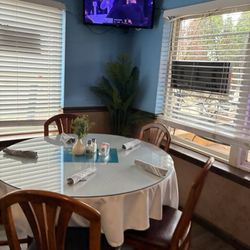 Ari's Restaurant