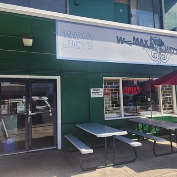 Max & Lucy's - Outside - Front  Seating Area & Entrance - New American Near Me - Honolulu, Hawaii