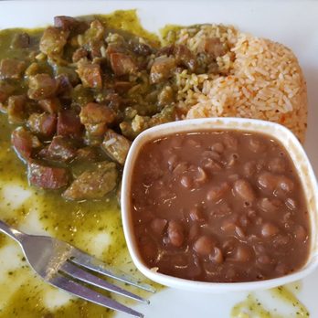 Kiosko Diner Authentic Mexican Food - Pork carnitas with green sauce, tortillas on the saide - Mexican Near Me - Bridgeport, Connecticut Kiosko Diner Authentic Mexican Food - Pork carnitas with green sauce, tortillas on the saide - Mexican Near Me - Bridgeport, Connecticut