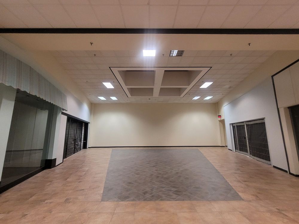 Glenwood Springs Mall Image