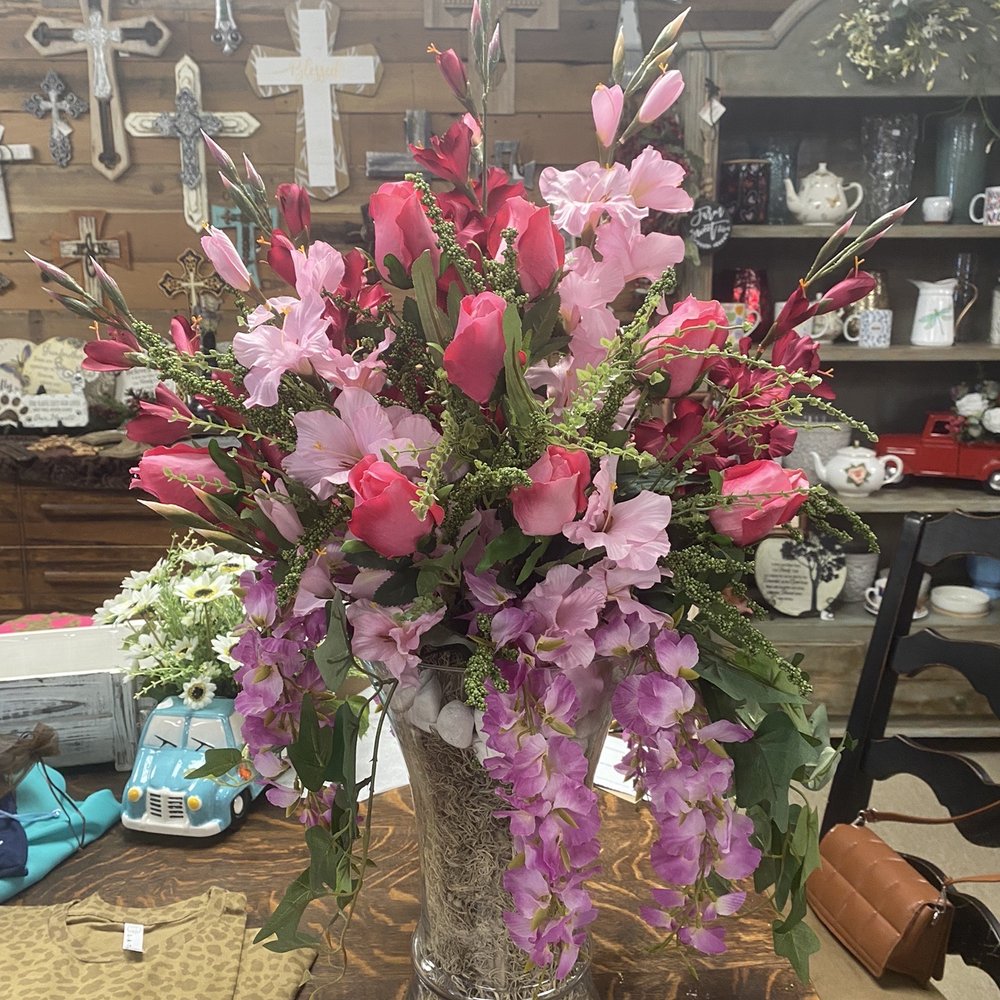 Akard Florist - Florists Near Me - Woodward, Oklahoma
