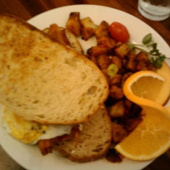 M henry - fried egg sandwhich with applewood bacon and gorgonzola - Breakfast & Brunch Near Me - Chicago, Illinois
