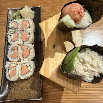 Osawa Shabu Shabu & Sushi - Spicy tuna cut and hand roll and Blue crab hand roll - Japanese Near Me - Pasadena, California