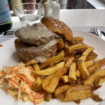Tata Burger - Truffle burger - Burgers Near Me - Paris, 75 Tata Burger - Truffle burger - Burgers Near Me - Paris, 75