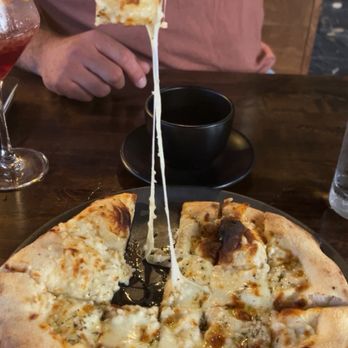 The Fox and Lamb - Garlic bread with cheese - Pizza Near Me - Farmville, Virginia