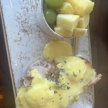 First Watch - Classic eggs Benedict - Breakfast & Brunch Near Me - Aberdeen, North Carolina