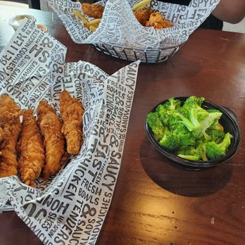 PDQ Chicken - Chicken tender meal with the side of sea salt seasoned broccoli - Chicken Shop Near Me - Orlando, Florida PDQ Chicken - Chicken tender meal with the side of sea salt seasoned broccoli - Chicken Shop Near Me - Orlando, Florida