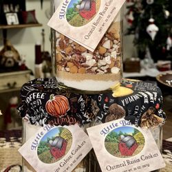 Rokn’ Art - Mason Jar Cookies- they are a perfect gift.