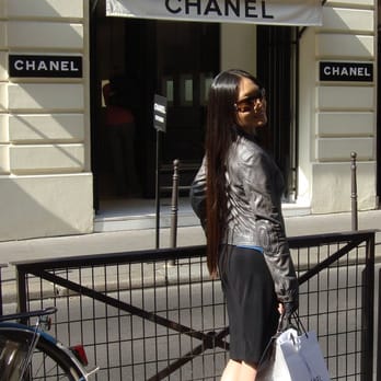 Chanel - ce petit porcelet s'est rendue à Chanel! - Cosmetics & Beauty Supply Near Me - Paris, 75 Chanel - ce petit porcelet s'est rendue à Chanel! - Cosmetics & Beauty Supply Near Me - Paris, 75