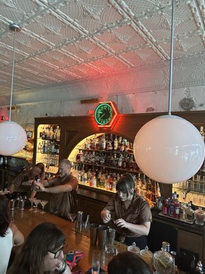 Howards Bar & Club by null