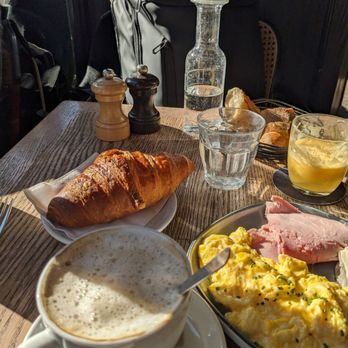 La P'tite Louise - Full Dejeuner= latte, o.j., eggs + ham & brie, and croissant; all for a reasonable price. - Bars Near Me - Paris, 75 La P'tite Louise - Full Dejeuner= latte, o.j., eggs + ham & brie, and croissant; all for a reasonable price. - Bars Near Me - Paris, 75