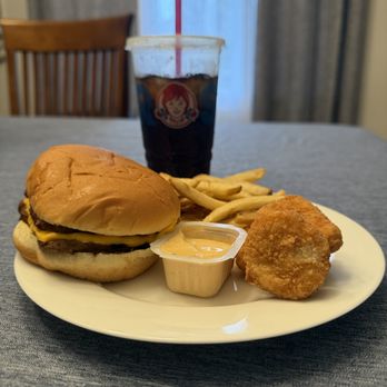 Wendy's - Combo Plated at Home - Burgers Near Me - Alton, Illinois Wendy's - Combo Plated at Home - Burgers Near Me - Alton, Illinois