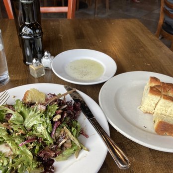 Babbo's Spaghetteria - Salad with bread & oil - Italian Near Me - Chesterfield, Missouri Babbo's Spaghetteria - Salad with bread & oil - Italian Near Me - Chesterfield, Missouri