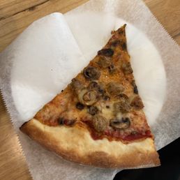 Sausage & 'Shrooms Pizza Sausage & 'Shrooms Pizza