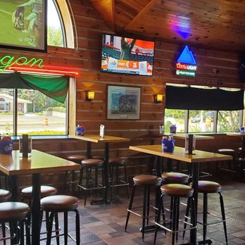 Club Paragon - Sitting area - American Near Me - Milwaukee, Wisconsin