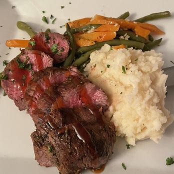 Gelston House - Bistro Steak with mashed potatoes and vegetables - Seafood Near Me - East Haddam, Connecticut