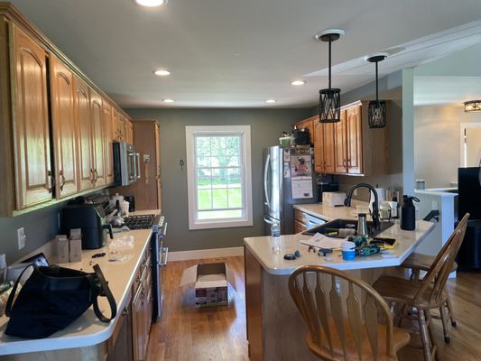 D&B Painting And Maintenance Logo