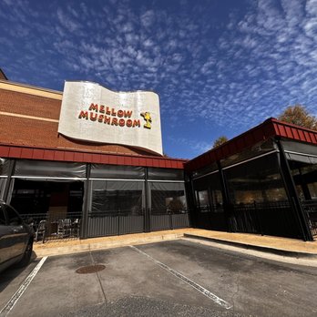 Mellow Mushroom - the exterior of a restaurant - Pizza Near Me - Cumming, Georgia