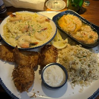 Red Lobster - Trio of skrimps: scampi, coconut, Alfredo - Seafood Near Me - Lincolnwood, Illinois