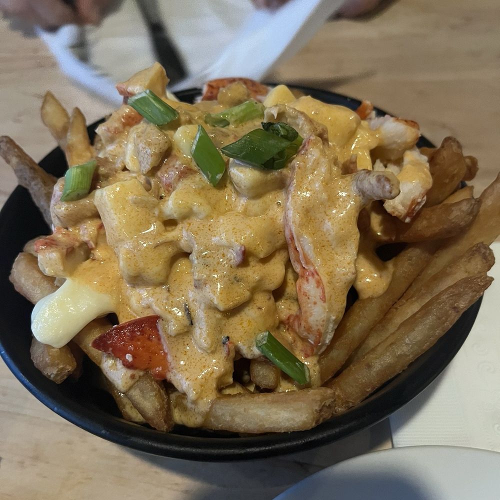 Alisson's Restaurant - Lobster poutine - Seafood Near Me - Kennebunkport, Maine