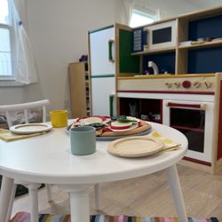 Luxurious dining accommodations in our Dramatic Play Area.
