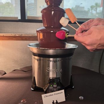 Delaney's Tavern - Chocolate fountain weekend brunch - New American Near Me - Orlando, Florida