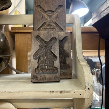 Downtown Antique Mall - Dutch molds 4/2024 - Antiques Near Me - New Braunfels, Texas