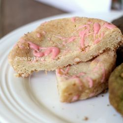 Daan Go Cake Lab - Inside of Strawberry Pocky Cookie ($3.25) - strawberry pocky, strawberry chocolate. Good, tastes like strawberry Pocky.