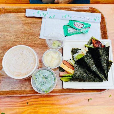 Umi Hand Roll Bar by null