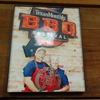 Snow's BBQ - Barbeque Near Me - Lexington, Texas