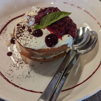 Revery - Vanilla bourbon sponge cake - New American Near Me - Greenwood, Indiana Revery - Vanilla bourbon sponge cake - New American Near Me - Greenwood, Indiana