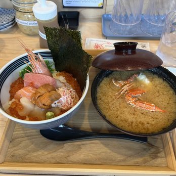 Totoya - Fujuku Bowl with crab miso soup. - Sushi Bars Near Me - Honolulu, Hawaii Totoya - Fujuku Bowl with crab miso soup. - Sushi Bars Near Me - Honolulu, Hawaii