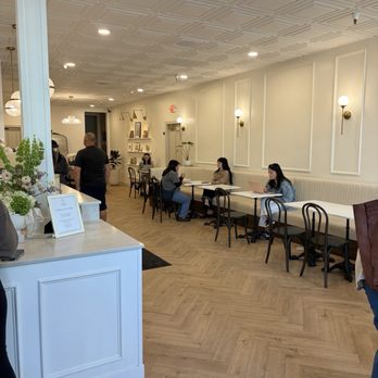 Crème Coffee - Seating area - Coffee & Tea Near Me - Sacramento, California Crème Coffee - Seating area - Coffee & Tea Near Me - Sacramento, California