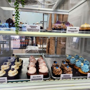 Bella Bella Cupcakes - Display case - Desserts Near Me - Silverdale, Washington Bella Bella Cupcakes - Display case - Desserts Near Me - Silverdale, Washington