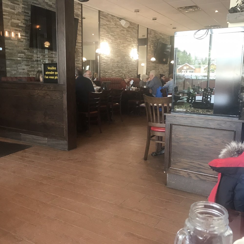 Coco Frutti - Magog - Inside - Breakfast & Brunch Near Me - Magog, Quebec Coco Frutti - Magog - Inside - Breakfast & Brunch Near Me - Magog, Quebec