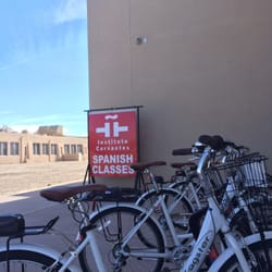Instituto Cervantes - Bike station at the center