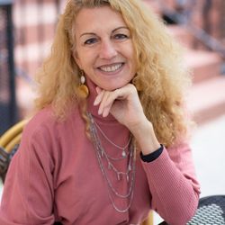 Self Empowered Minds - Saba Hocek, founder of Self Empowered Minds, is a Hypnotist, Biofeedback Specialist, and Reiki Usui/Holy Fire Reiki Master.