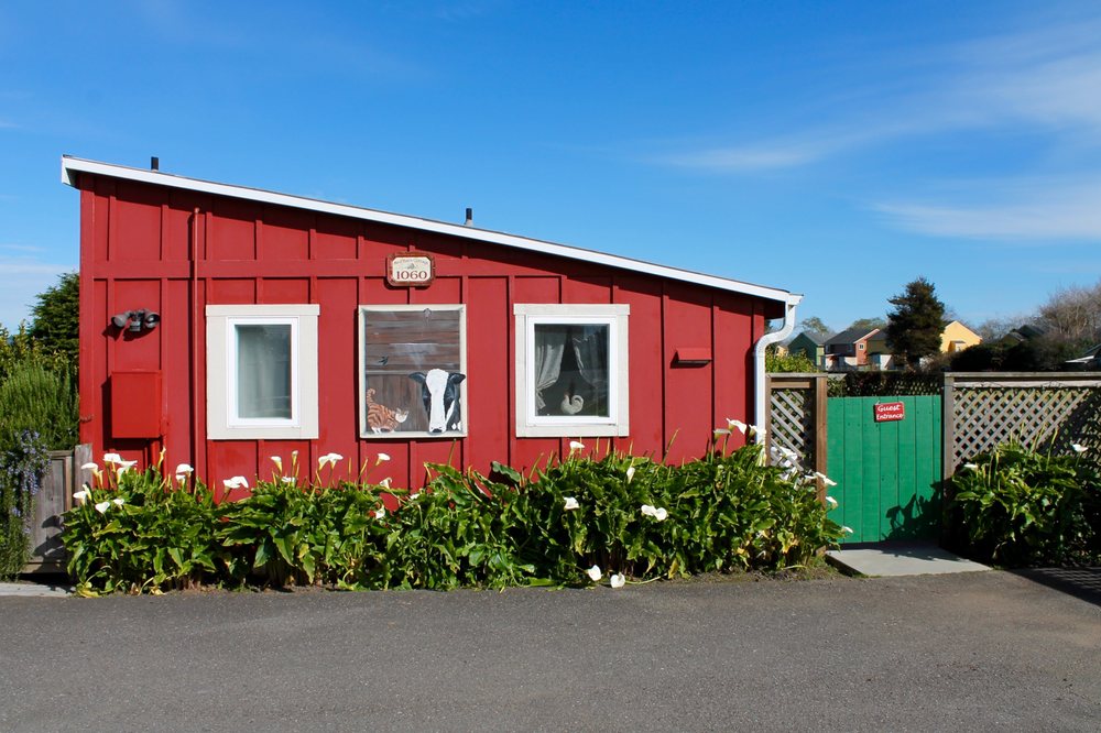 RED BARN COTTAGE 1060 5th St, Ferndale, California Vacation Rentals
